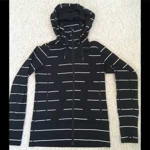 Lululemon jacket size 6 excellent